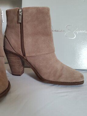 Jessica Simpson Totally Taupe Split Suede Ankle Boots Size 9 (JS-CAUFIELD)